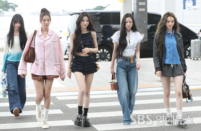 [E-Photo] MEOVV Turns Crosswalk Into a Photoshoot Location