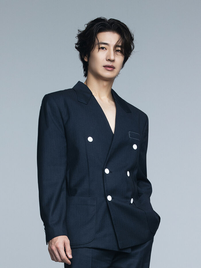 god Son Ho-young Signs Exclusive Contract with Gemstone E&M, Joining Forces with Danny Ahn & Kim Tae-woo