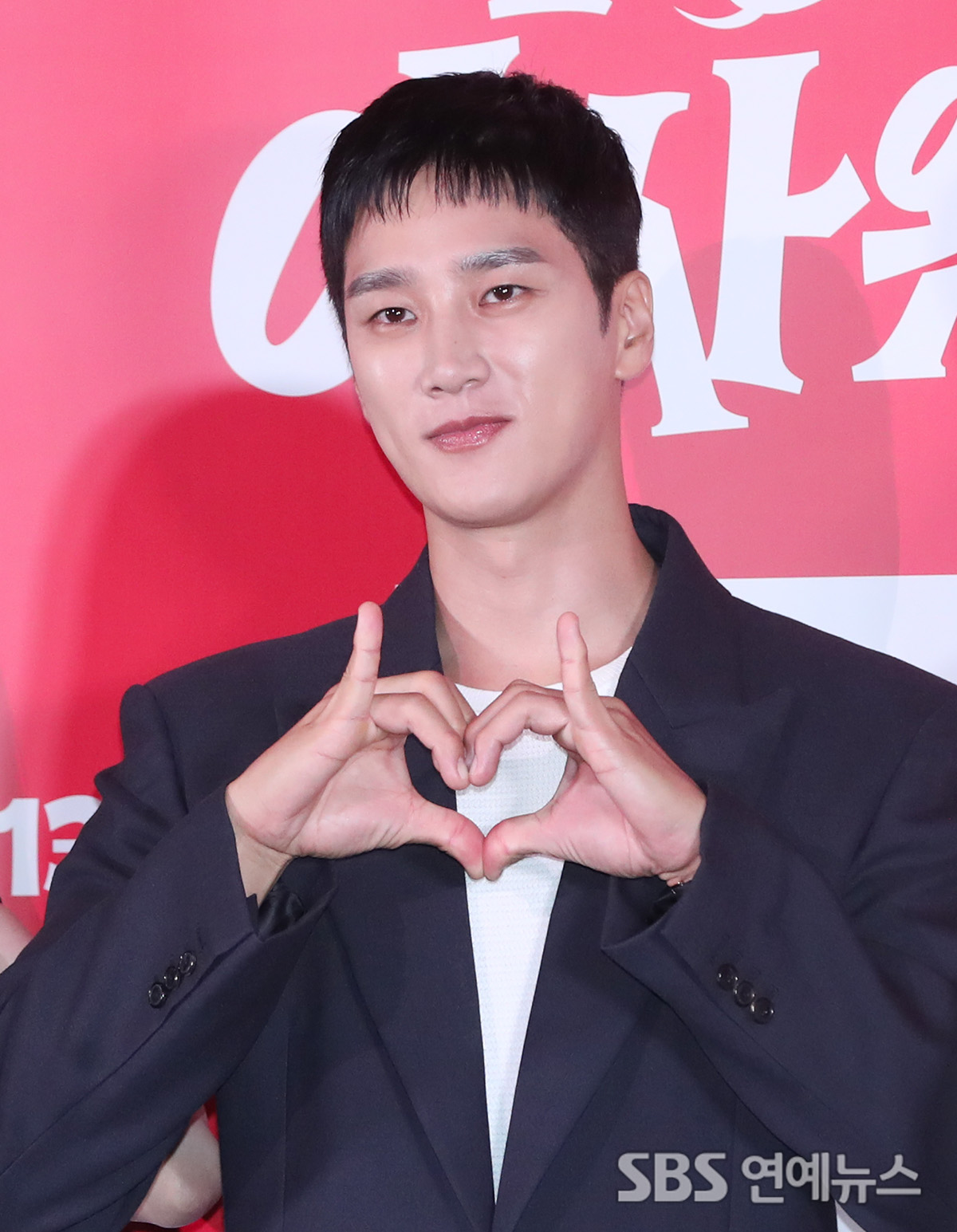 [E-Photo] Ahn Bo-hyun, 'Even a</font> Devilish Heart Looks Warm'