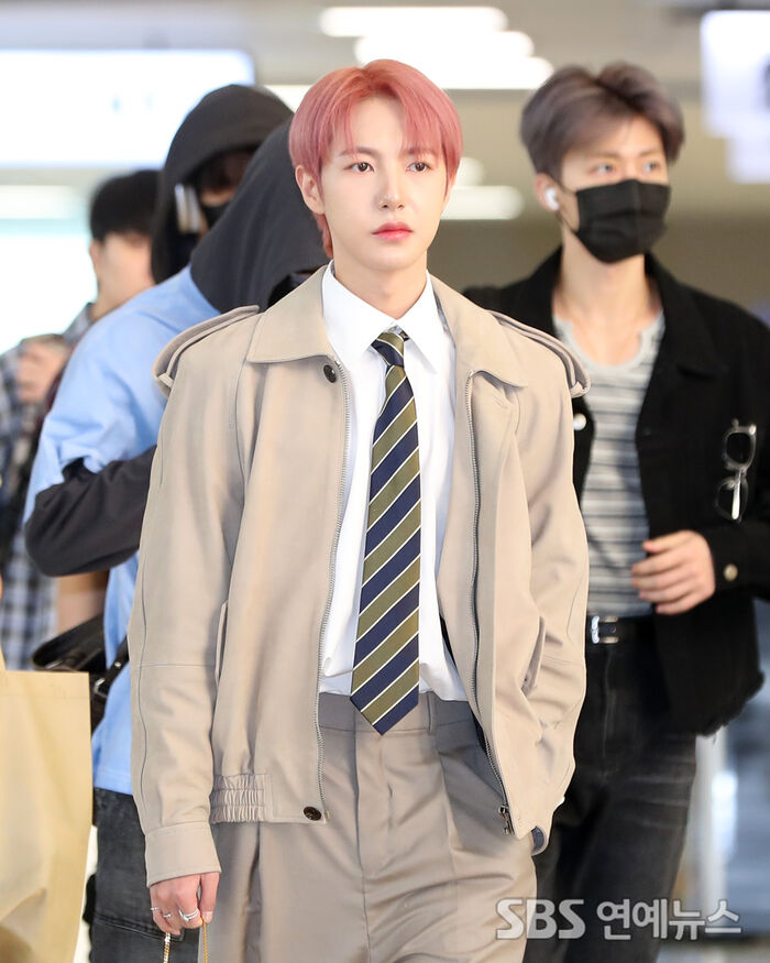 [E-Photo] NCT DREAM's RENJUN, 'Striking Pink Hair'