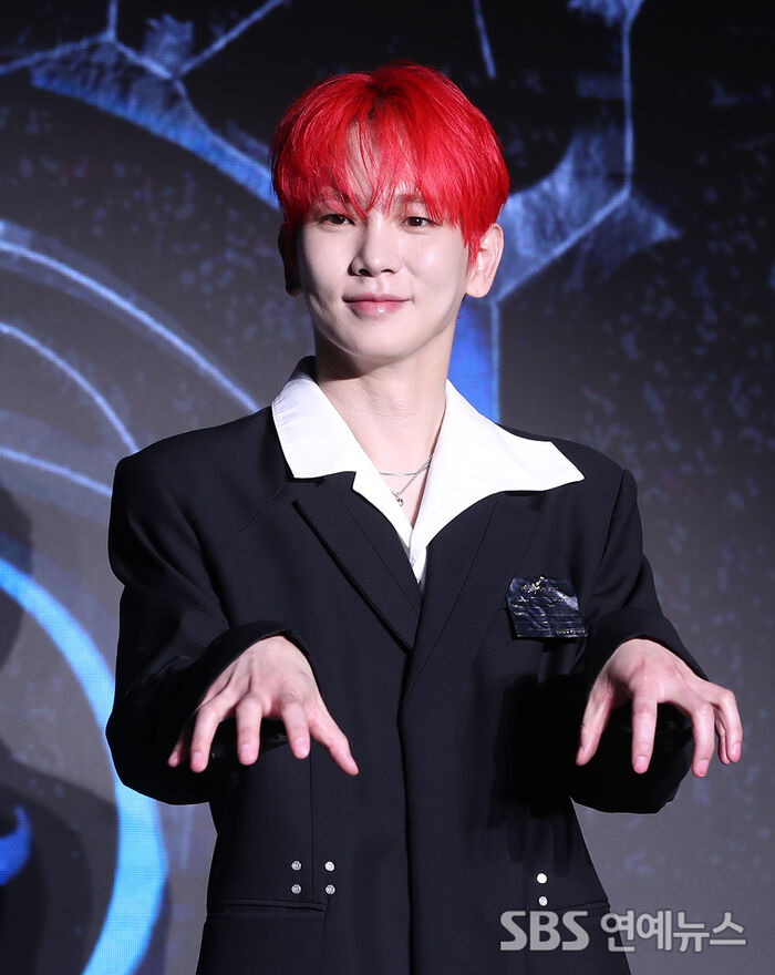 [E-Photo] SHINee's KEY, 'The Intense Red Hair of HUNTER'