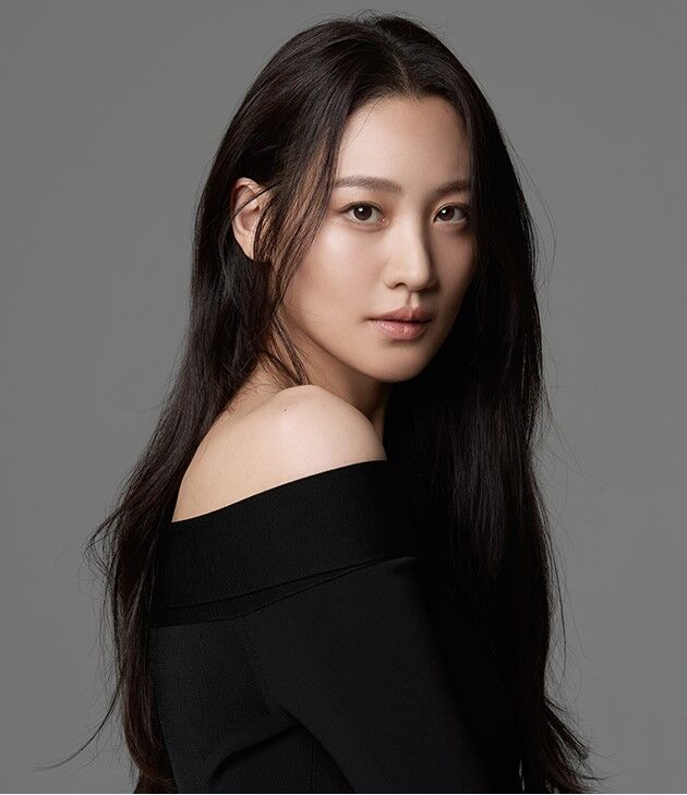 수현, 제30회 부산국제영화제 폐막식 단독 사회…'부산 어워드' 시상 이끈다