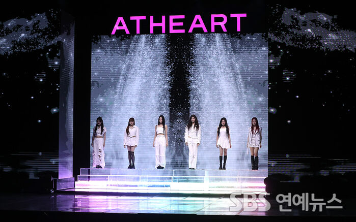 [E-Photo] AtHeart Opens Its Debut Stage With a Bang