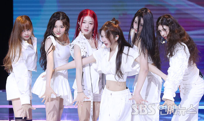[E-Photo] AtHeart Deliver a Polished Debut Performance