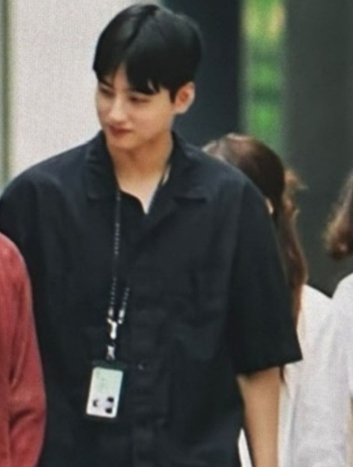 차은우 친동생, '유퀴즈' 깜짝 포착…"형 못지않은 단정한 외모"