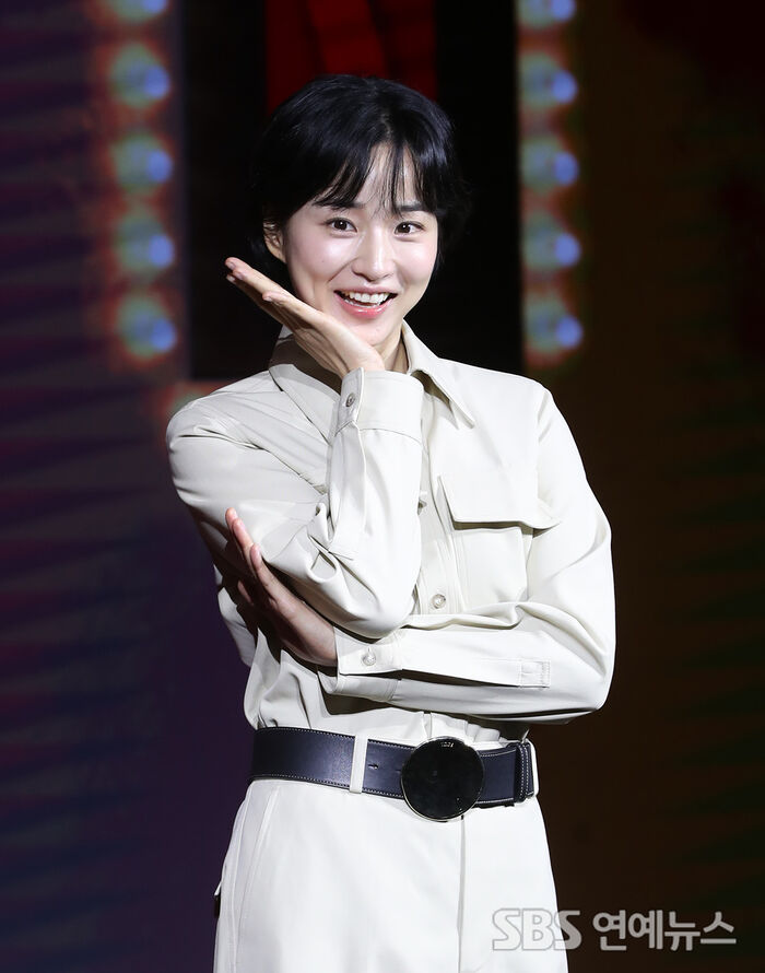 [E-Photo] Bang Hyo Rin, greeting you with the Netflix series 'Aema'