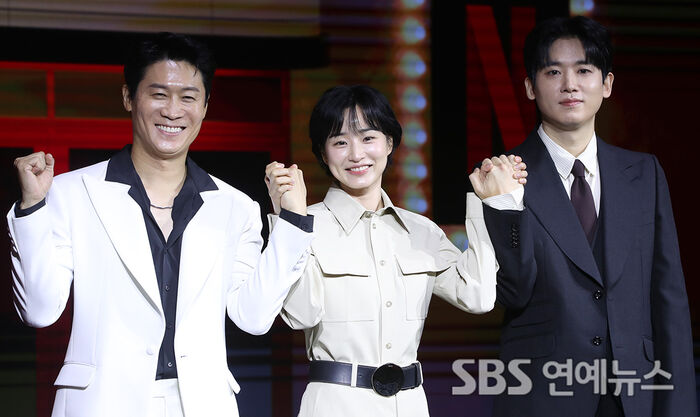 [E-Photo] Jin Sun-kyu, Bang Hyo Rin and Cho Hyun Chul, Stars of Netflix Series ‘Aema’