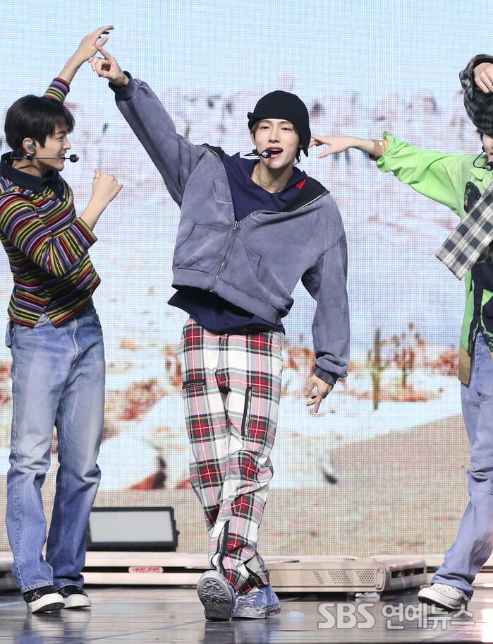 [E-Photo] CORTIS’ SEONGHYEON Delivers a Charisma-Packed Performance