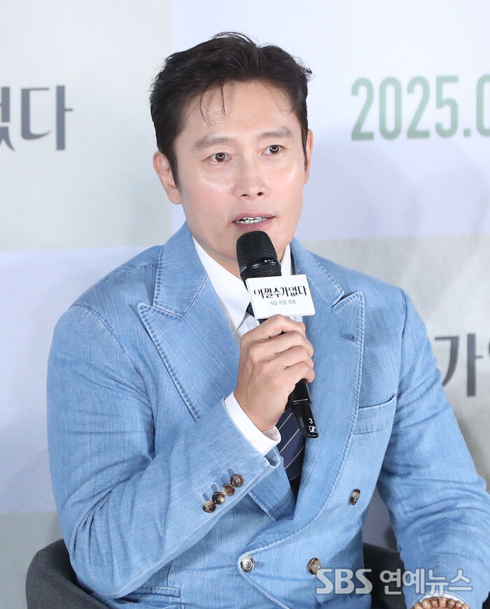 [E-Photo] Lee Byung-hun Reunites With Director Park Chan-wook After 20 Years