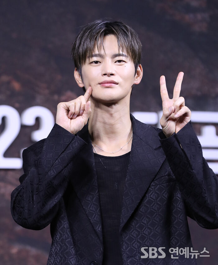 [E-Photo] Seo Inguk Channels the Monkey in 'Twelve'