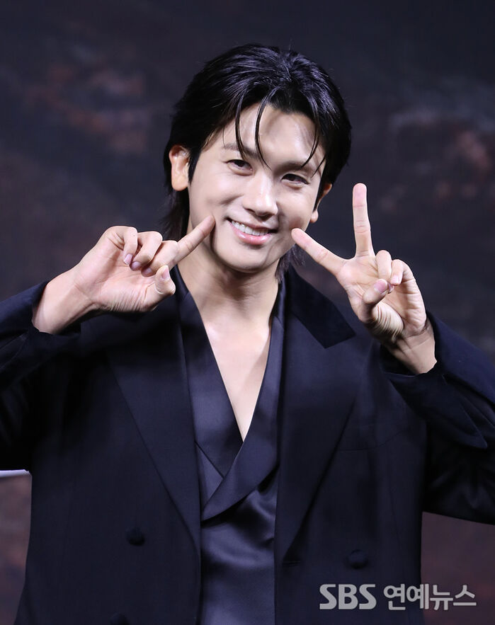 [E-Photo] Park Hyungsik, The Demon Crow Hunting the Twelve Zodiac Signs