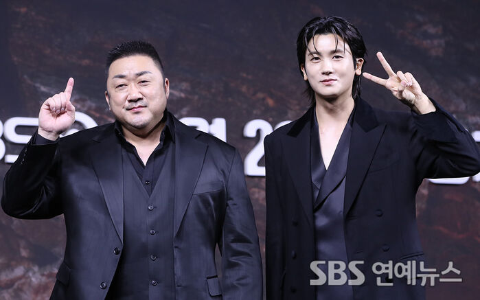 [E-Photo] Ma Dong-seok and Park Hyungsik, The Tiger and the Crow in "Twelve"