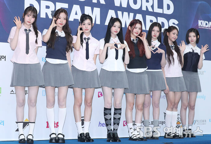 Hearts2Hearts Brings Sweet Girl-Next-Door Glam to K-World Dream Awards