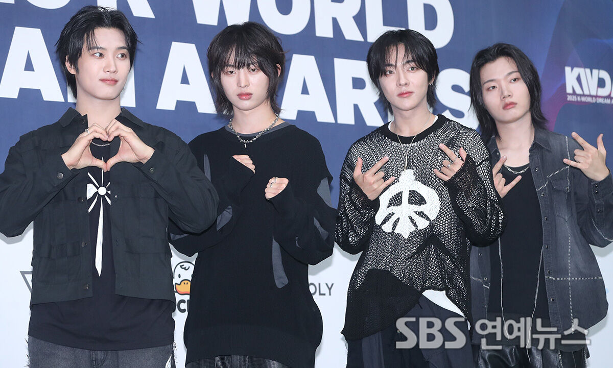 Dragon Pony Brings Rock 'n' Roll Swagger to K-World Dream Awards