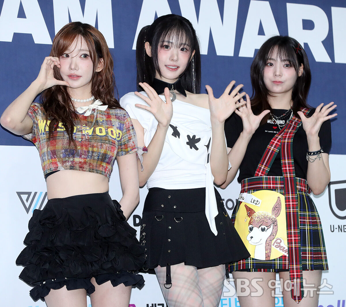 QWER at the 2025 K-World Dream Awards
