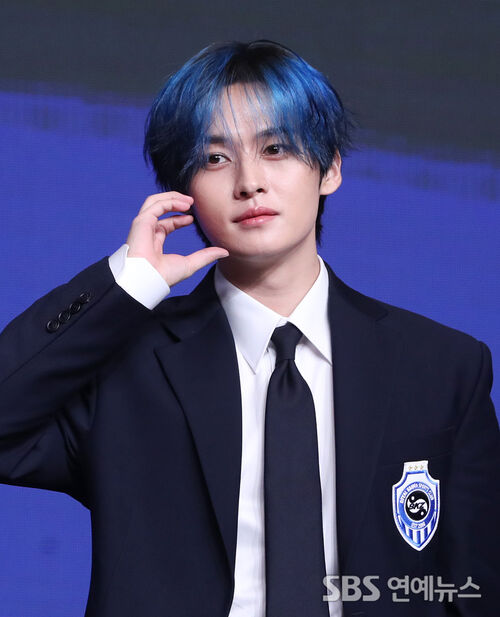 스트레이키즈 리노, MAMA 귀국길에 휠체어…"발목 부상, 휴식 취할 것"