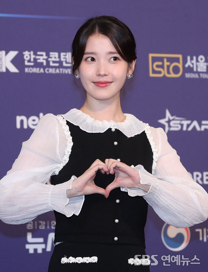 IU at the 2025 Newsis Hallyu Expo Photo Call