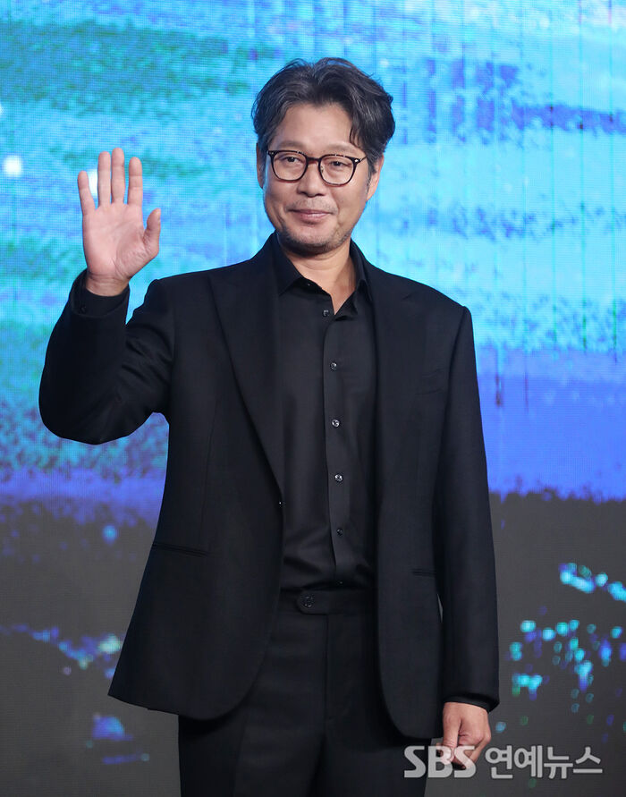 Yoo Jae-myung Brings Serious Gravitas as NIS Chief in Disney+'s 'Tempest'