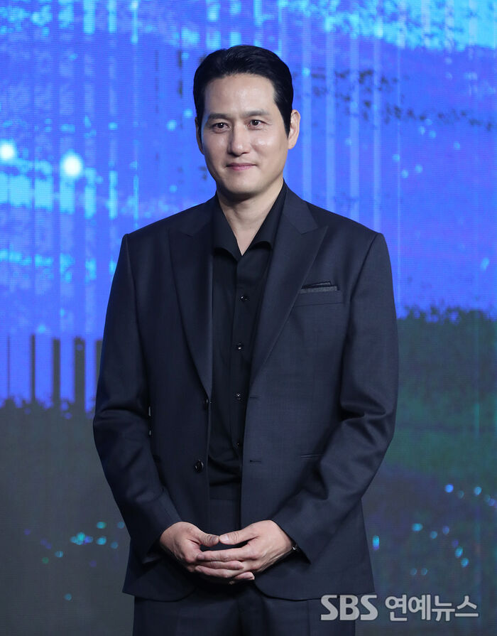 Park Hae-joon Suits Up as a Presidential Candidate for Disney+'s 'Tempest'