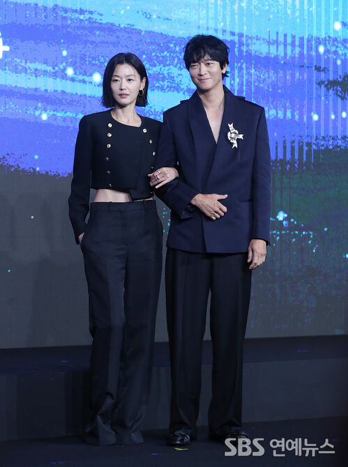 '북극성' 전지현 "강동원과의 어른 멜로 케미? '느좋'" 한마디로 설명