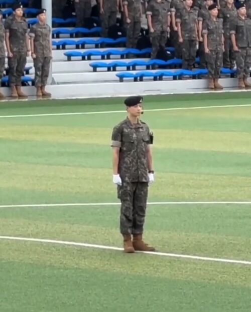차은우, 대표 훈련병으로 훈련소 수료식…"영화 현장 방불케 한 경례 지휘"