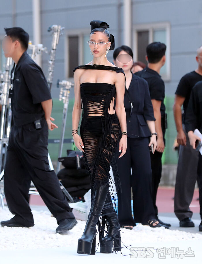 FKA twigs Stuns in Daring Look at HAUS NOWHERE Seoul Opening