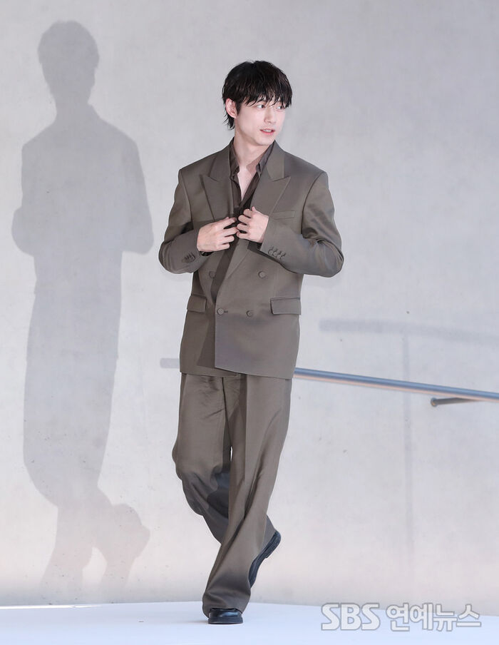 Kentaro Sakaguchi Serves Fall Vibes in a Brown Suit