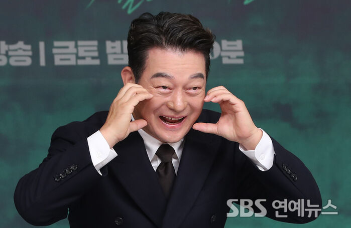 Cho Seong Ha Brings Playful Energy to 'Queen Mantis' Press Conference