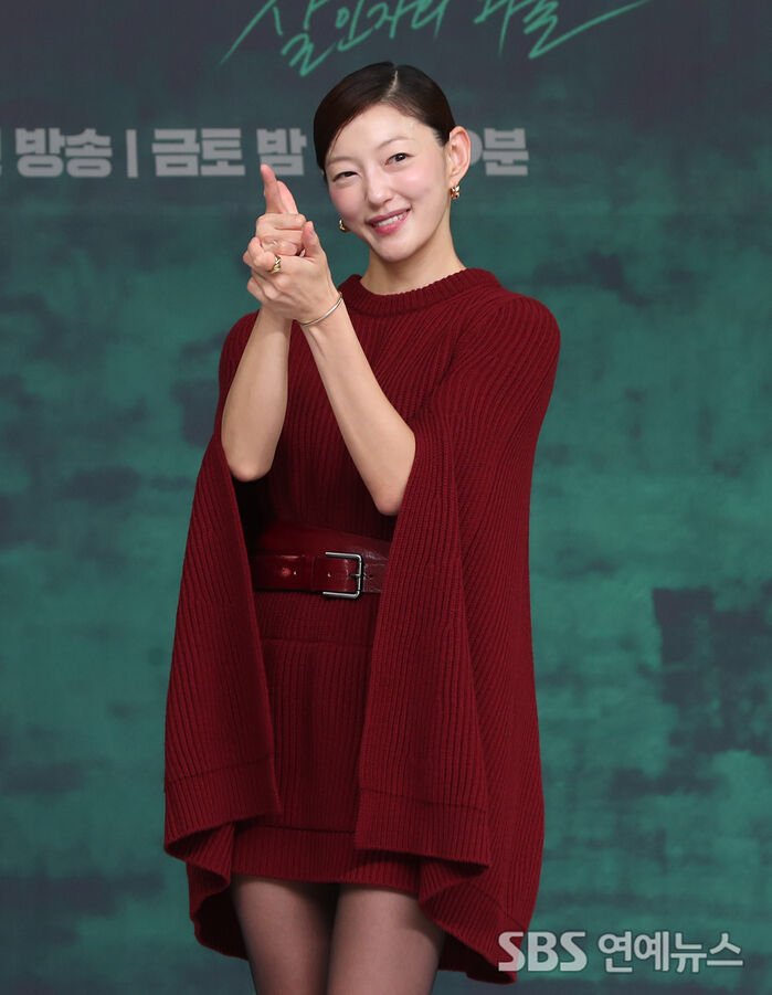Lee El Is Coming for the Killer in 'Queen Mantis'