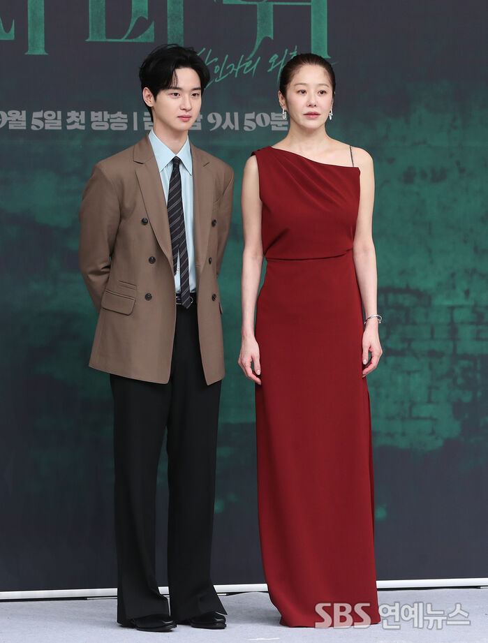 Jang Dong-yoon and Go Hyun-jung