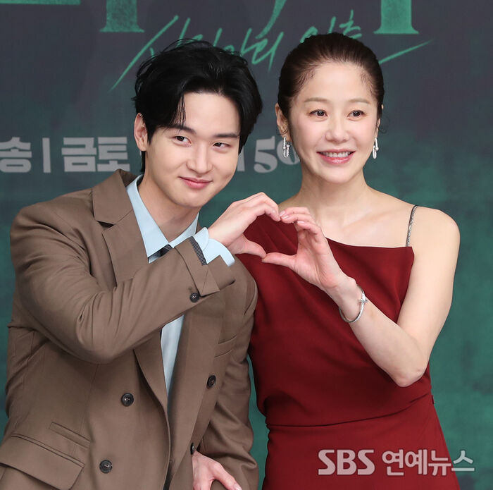 Jang Dong-yoon and Go Hyun-jung
