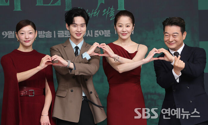 Stars of New SBS Friday-Saturday Drama 'Queen Mantis' Step Out at Press Launch