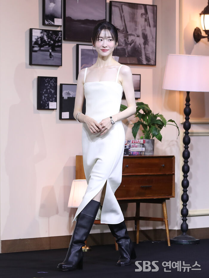 Park Ji-hyun Stuns in Black-and-White at Netflix Series Press Conference
