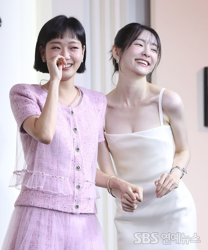 Kim Go-eun and Park Jihyeon