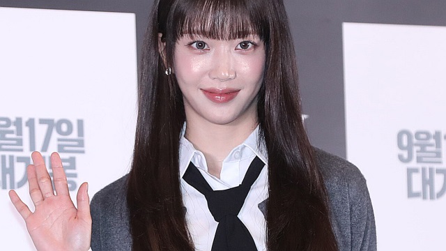 STAYC Sumin Steps Out as an Actress at 'The Cursed' Press Screening