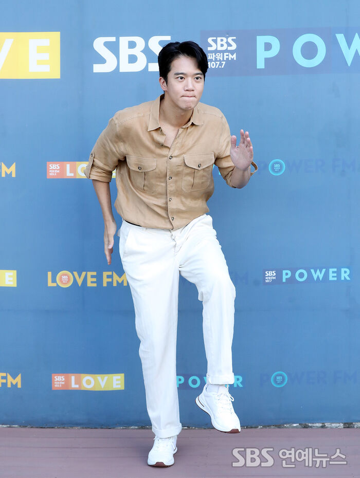 Ha Seok-jin Greets Cameras on His Way In