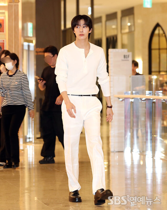 HYUNGWON of MONSTA X Stuns in All-White Look