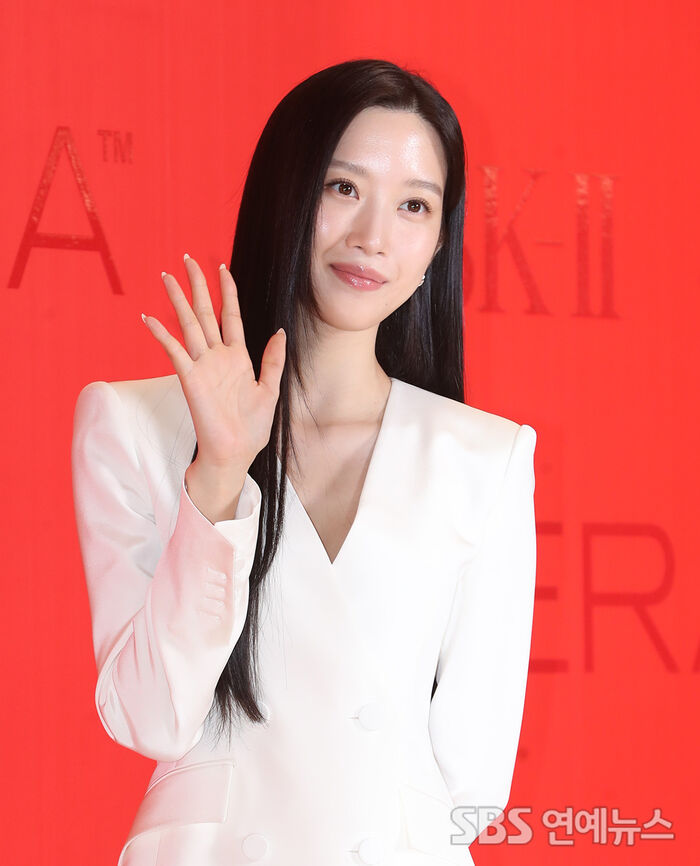 Mun Kayoung's Elegance With a Soft Smile