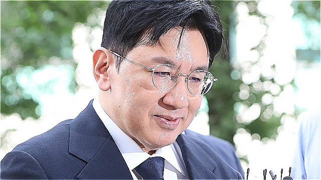 HYBE Chairman Bang Si-hyuk Investigation Nears End After 20 Months, Expected to Be Forwarded to Prosecutors This Week