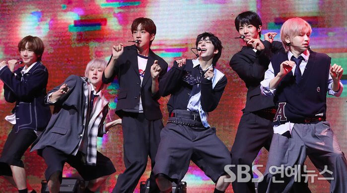 IDID, IVE’s Little Brother Group, Makes Official Debut
