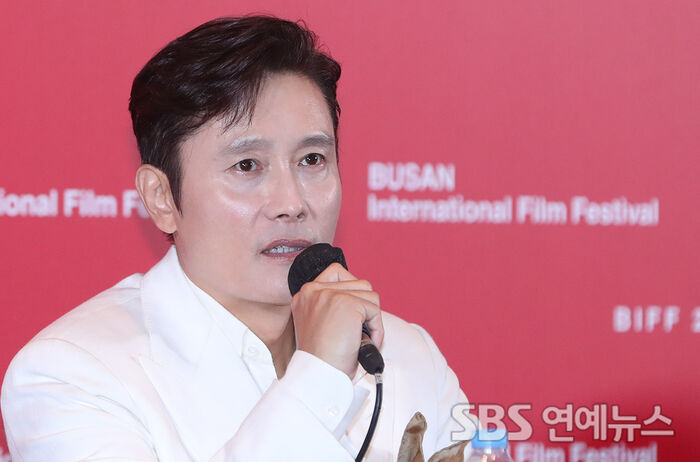 Lee Byung-hun Kicks Off BIFF With Opening Film 'No Other Choice'