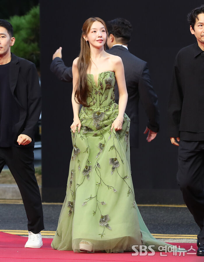 Minah of Girl's Day Walks the Busan International Film Festival Red Carpet ― Now as an Actress