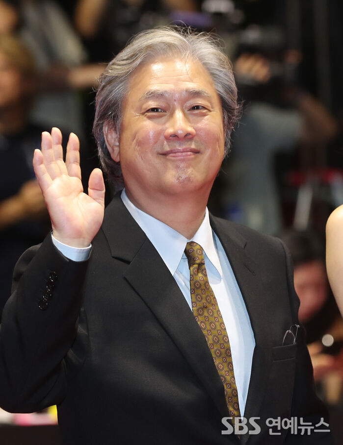 Park Chan-wook Lights Up the 30th Busan International Film Festival Red Carpet
