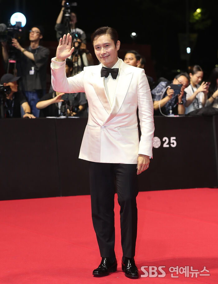 Lee Byung-hun at the 30th Busan International Film Festival opening ceremony red carpet