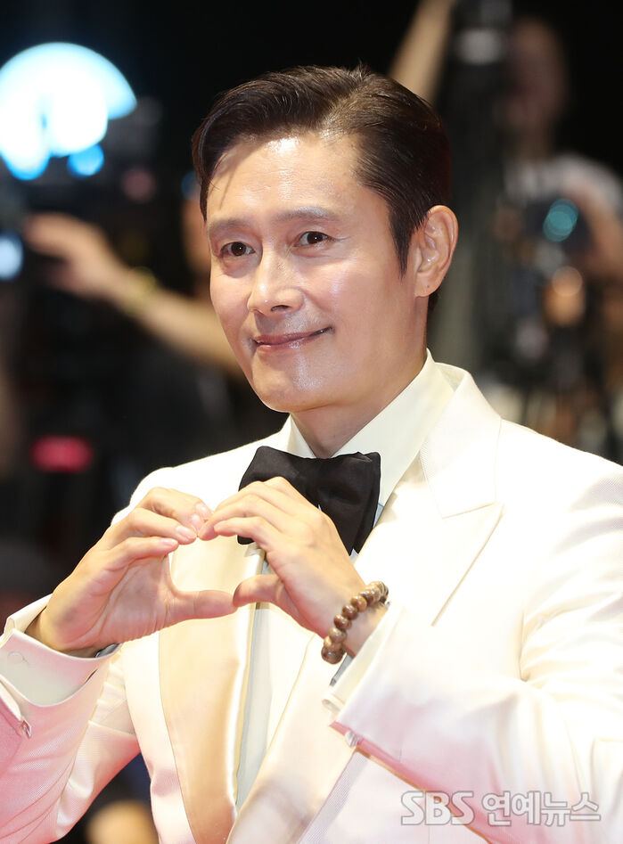Lee Byung-hun Is a Hopeless Romantic on Busan's Red Carpet