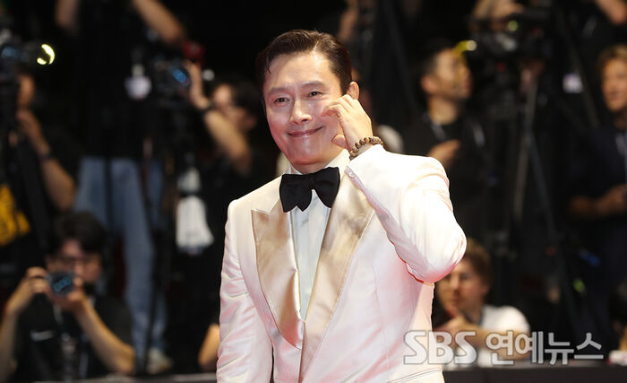 Lee Byung-hun at the 30th Busan International Film Festival opening ceremony red carpet