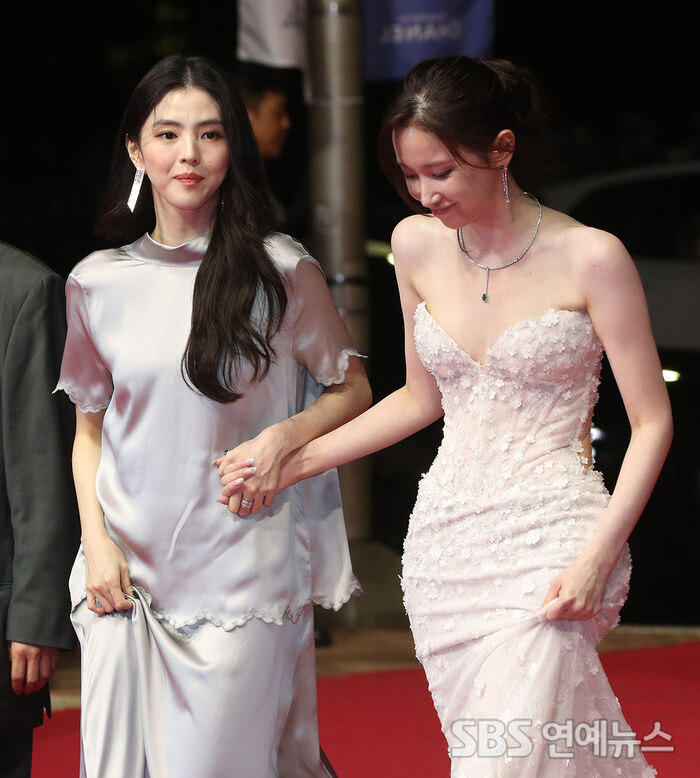 Han So-hee and Jeon Jong-seo