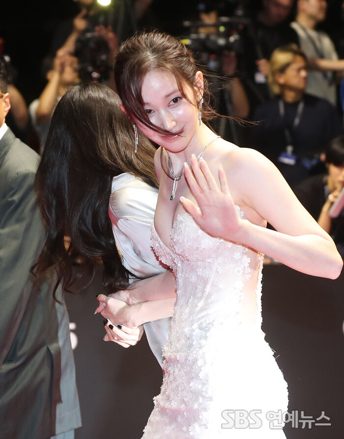 Han So-hee and Jeon Jong-seo