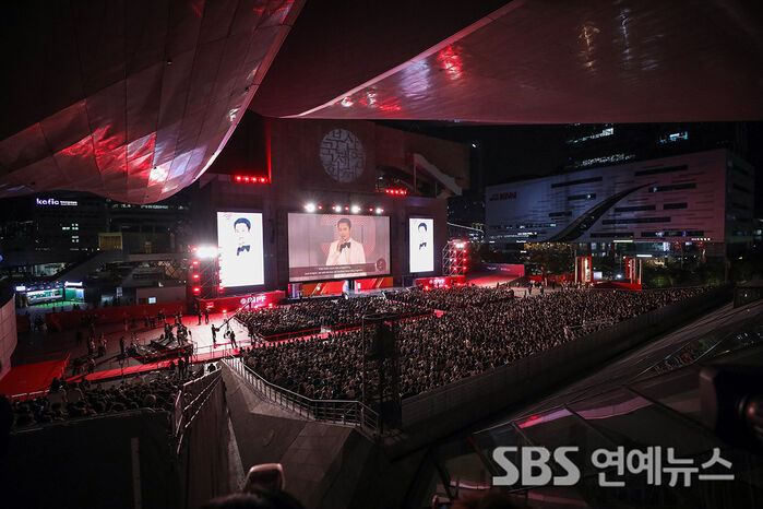 Busan International Film Festival Kicks Off 30th Anniversary Edition