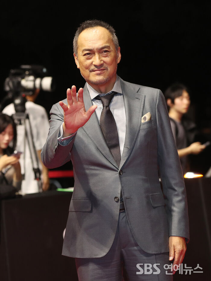 Ken Watanabe Greets Fans at BIFF Opening Night